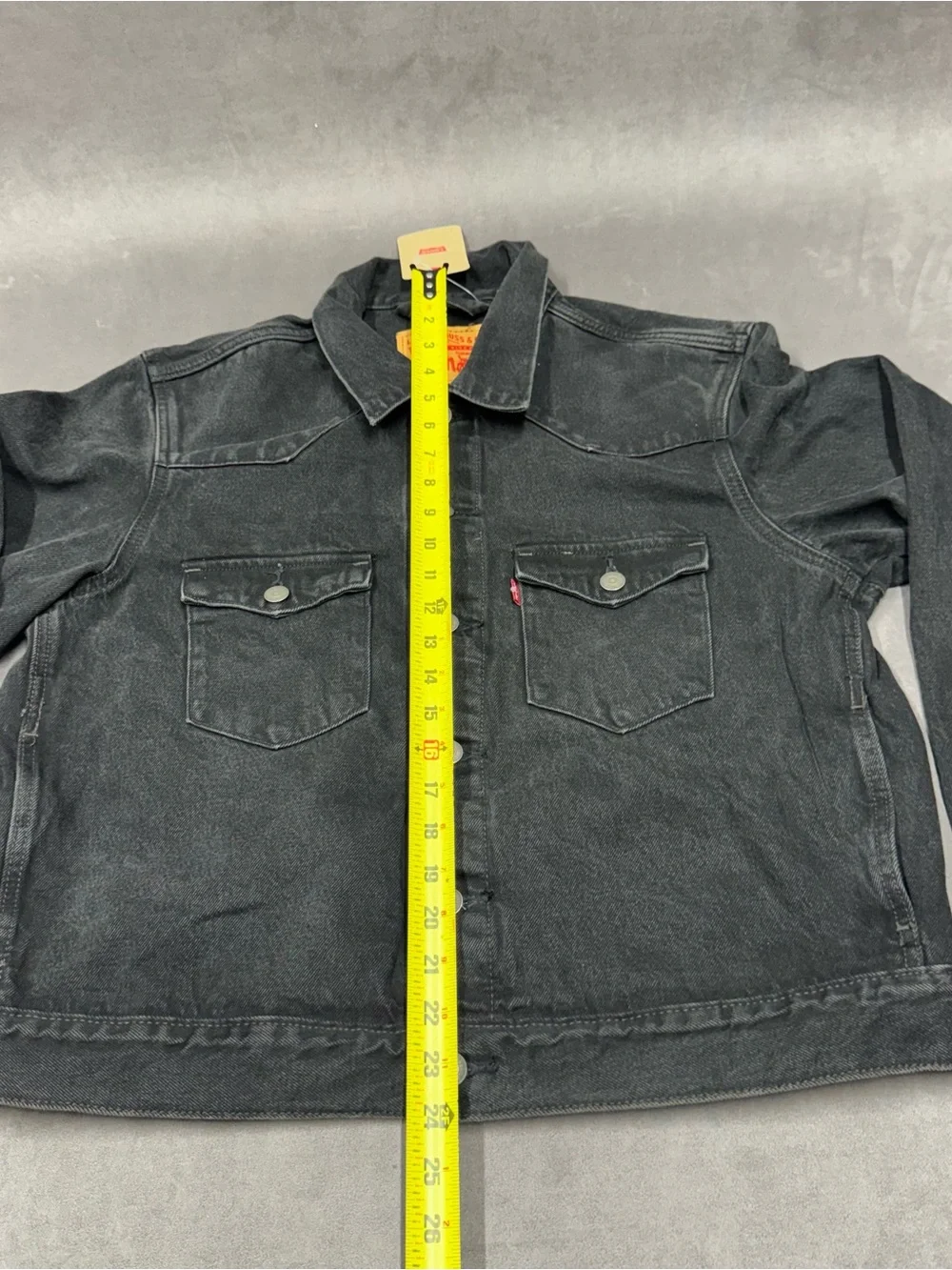 Levi's Black Denim Trucker Jacket with Button Front relaxed fit men’s size M